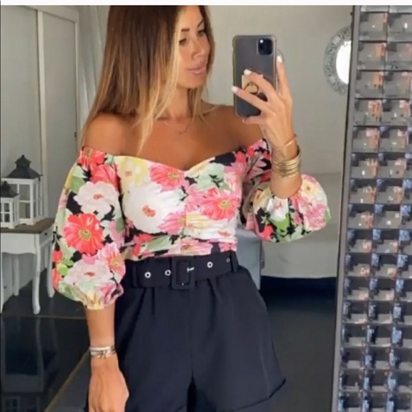 Zara Tops - Zara floral off the shoulder crop top